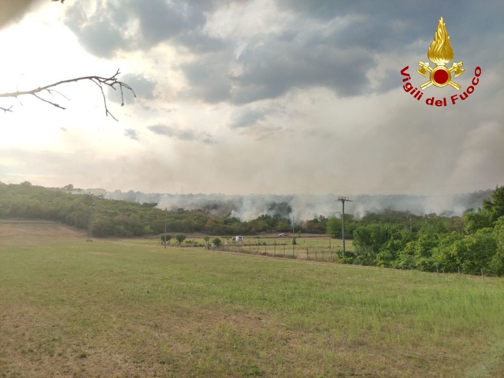 L'incendio non è ancora sotto controllo, sei paesi evacuati o in preallerta